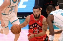 包含黄蜂复出首战，复出首战轰40分状态火爆，掀起高潮成为焦点！的词条